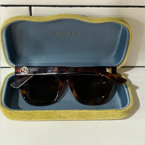 Gucci Sunglasses with Green Velour CaseC - Picture 2 of 5